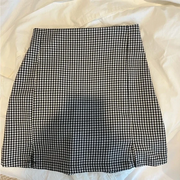 Brandy Melville Skirt - Picture 2 of 2